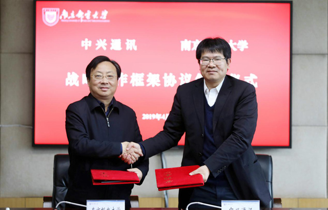 刘陈书记、陆平副总裁代表双方签订《战略合作框架协议》