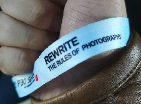 发布会入场腕带上的这句话