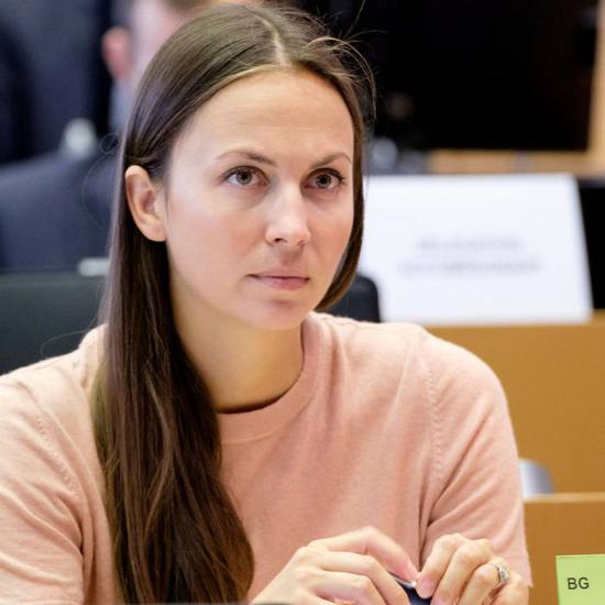 ŷ�������Ա���ޡ�÷�¶�