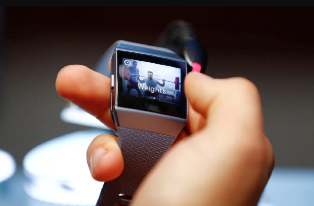 谷歌旗下Fitbit召回100多万块智能手表：电池过热造成三级烧伤 - 通信终端