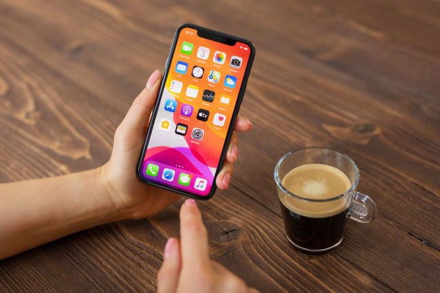 分析师：苹果新款iPhone SE预计2500元左右，上市首年出货量可超3000万部 - 通信终端