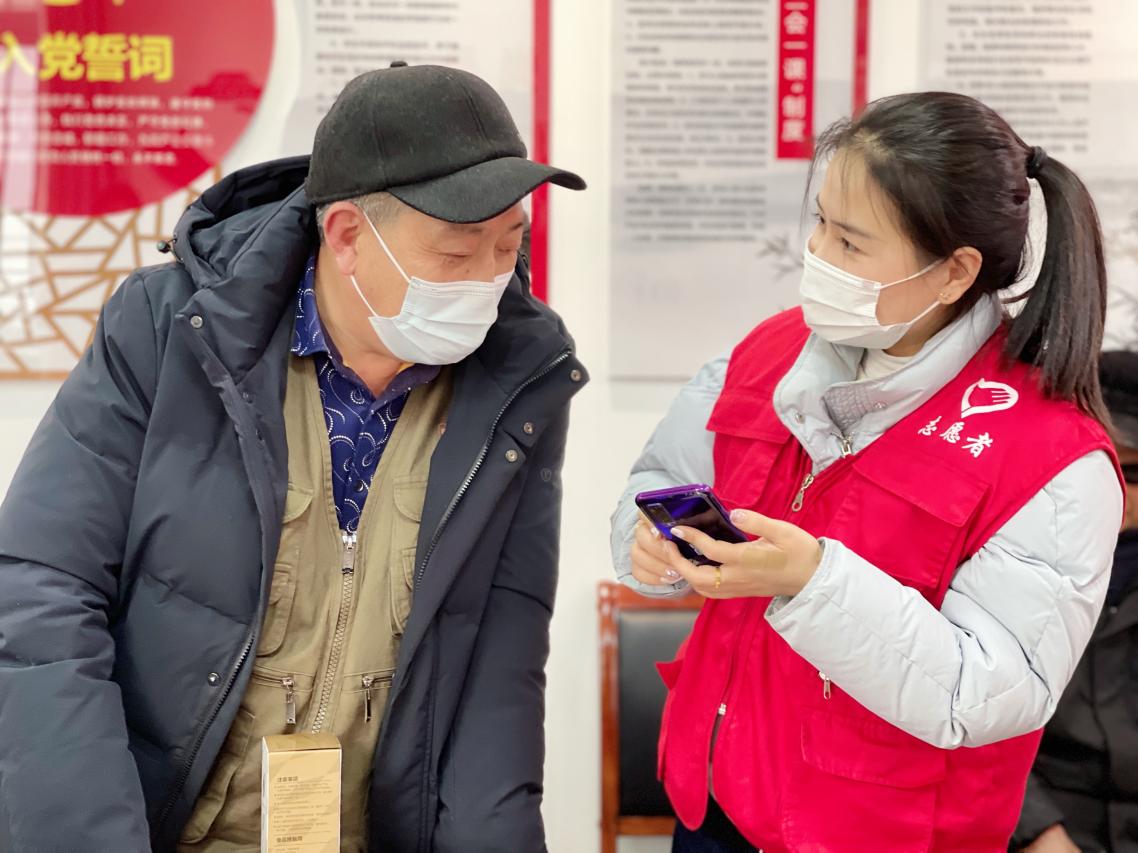 连云港移动海州营销中心开展“送温暖、献爱心”关爱残疾人志愿服务活动 - 江苏