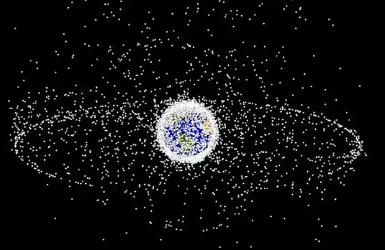 太空碎片可以在地球轨道上停留数百年，对每年快速增加的新卫星构成潜在威胁