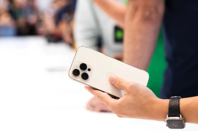 iPhone 挤牙膏式创新的无奈：苹果为何找不到下一个传奇设计师？ - 通信终端