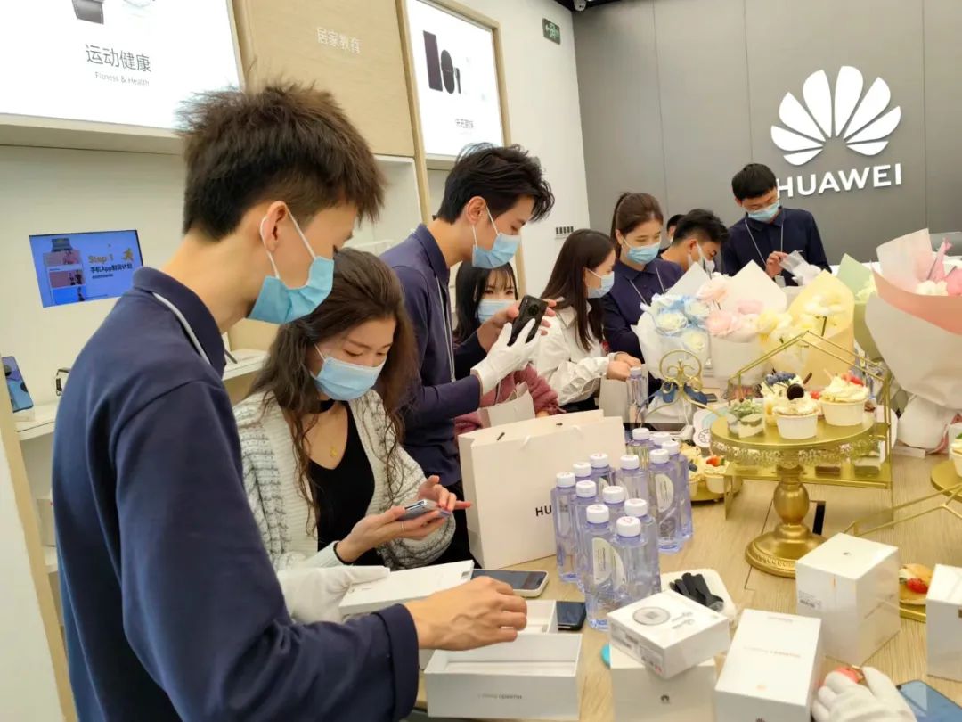 华为小折叠连续三个季度销量第一，Pocket S或成最畅销小折叠手机 - 华为