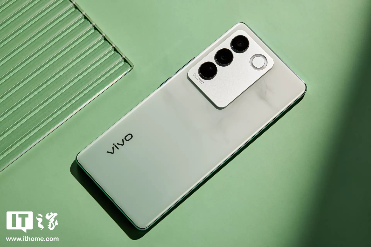 vivo S16 系列今日正式开售，首创双面柔光人像 - 互联网