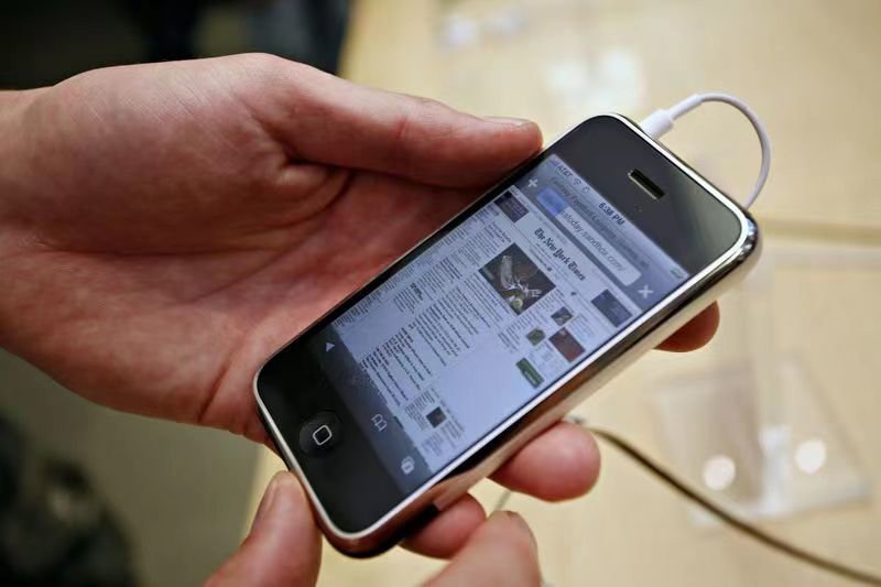 初代 iPhone 的成功难再现，苹果首款头显面临失败考验 - 通信终端