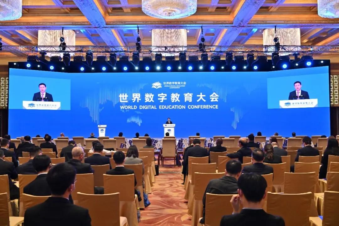 中国移动董事长杨杰：深化信息技术融合创新，共创数字教育美好未来 - 中国移动