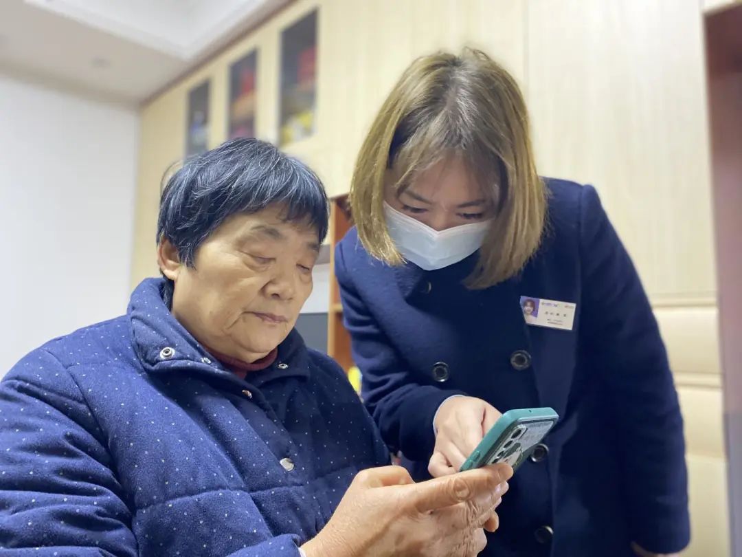 常州移动：上门服务，情暖老人心 - 江苏