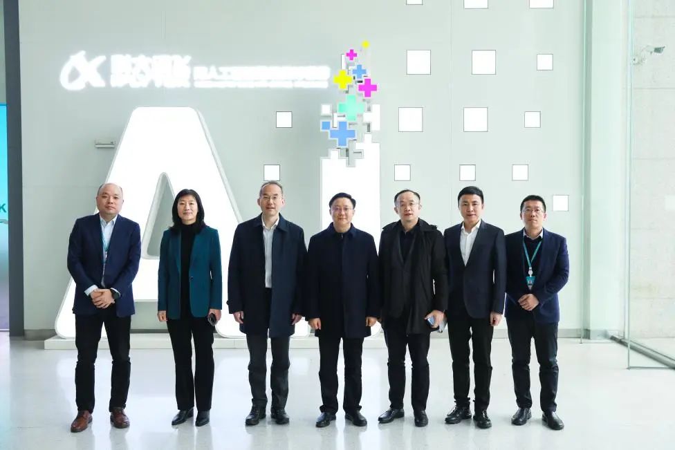 中国电信集团副总经理唐珂一行莅临科大讯飞总部参观调研 - 中国电信