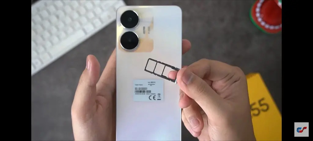 realme C55 手机渲染图和真机照已经曝光，采用类似于苹果 iPhone 的灵动岛设计 - 通信终端