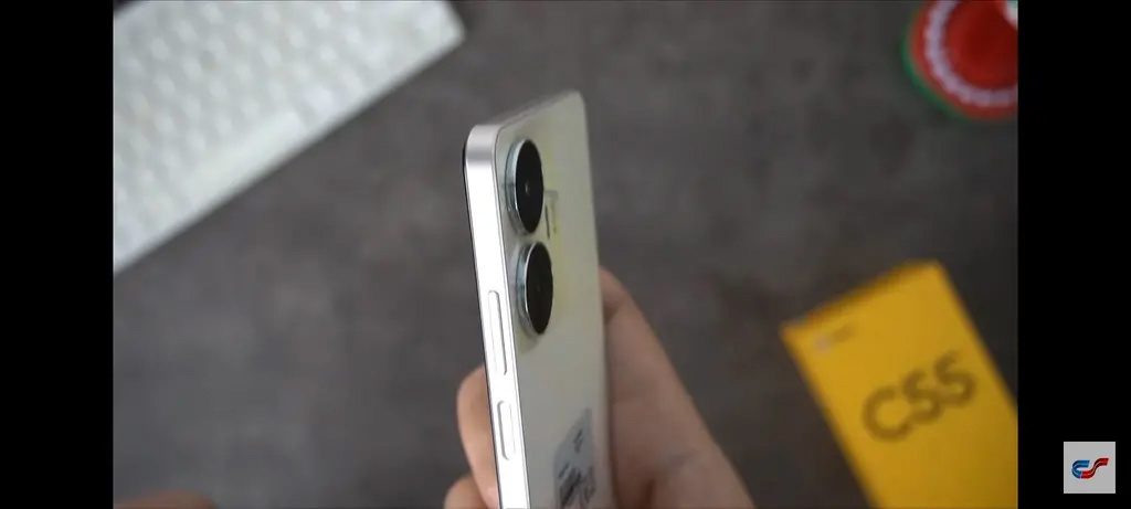 realme C55 手机渲染图和真机照已经曝光，采用类似于苹果 iPhone 的灵动岛设计 - 通信终端