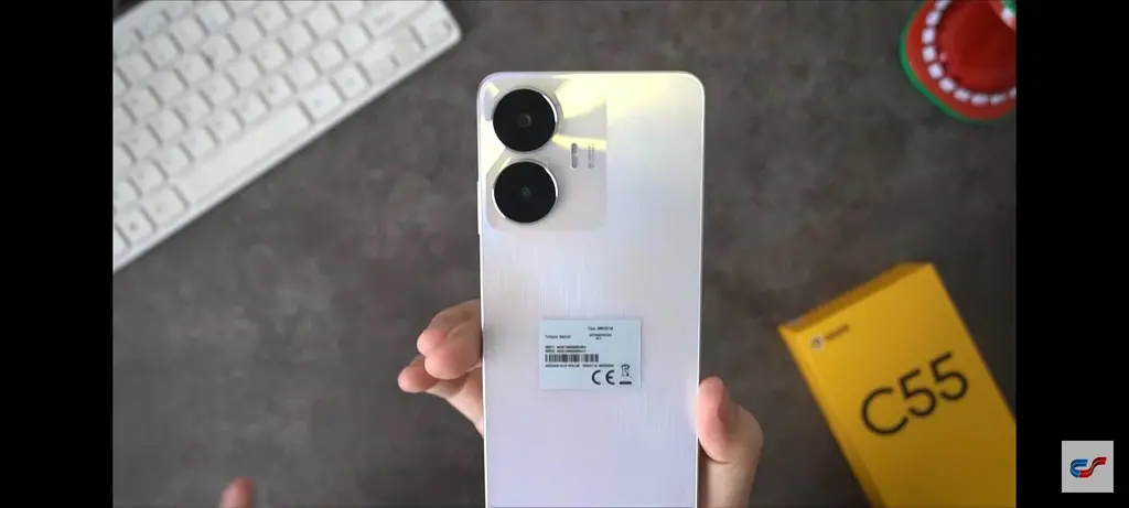 realme C55 手机渲染图和真机照已经曝光，采用类似于苹果 iPhone 的灵动岛设计 - 通信终端