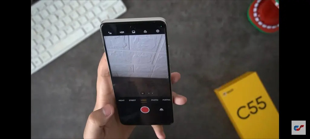realme C55 手机渲染图和真机照已经曝光，采用类似于苹果 iPhone 的灵动岛设计 - 通信终端