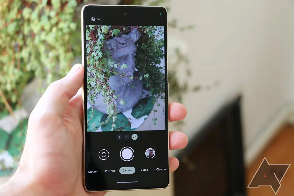 Pixel 7系列手机相机应用存在BUG：弱光环境下开启闪光灯后无法保存照片 - 通信终端