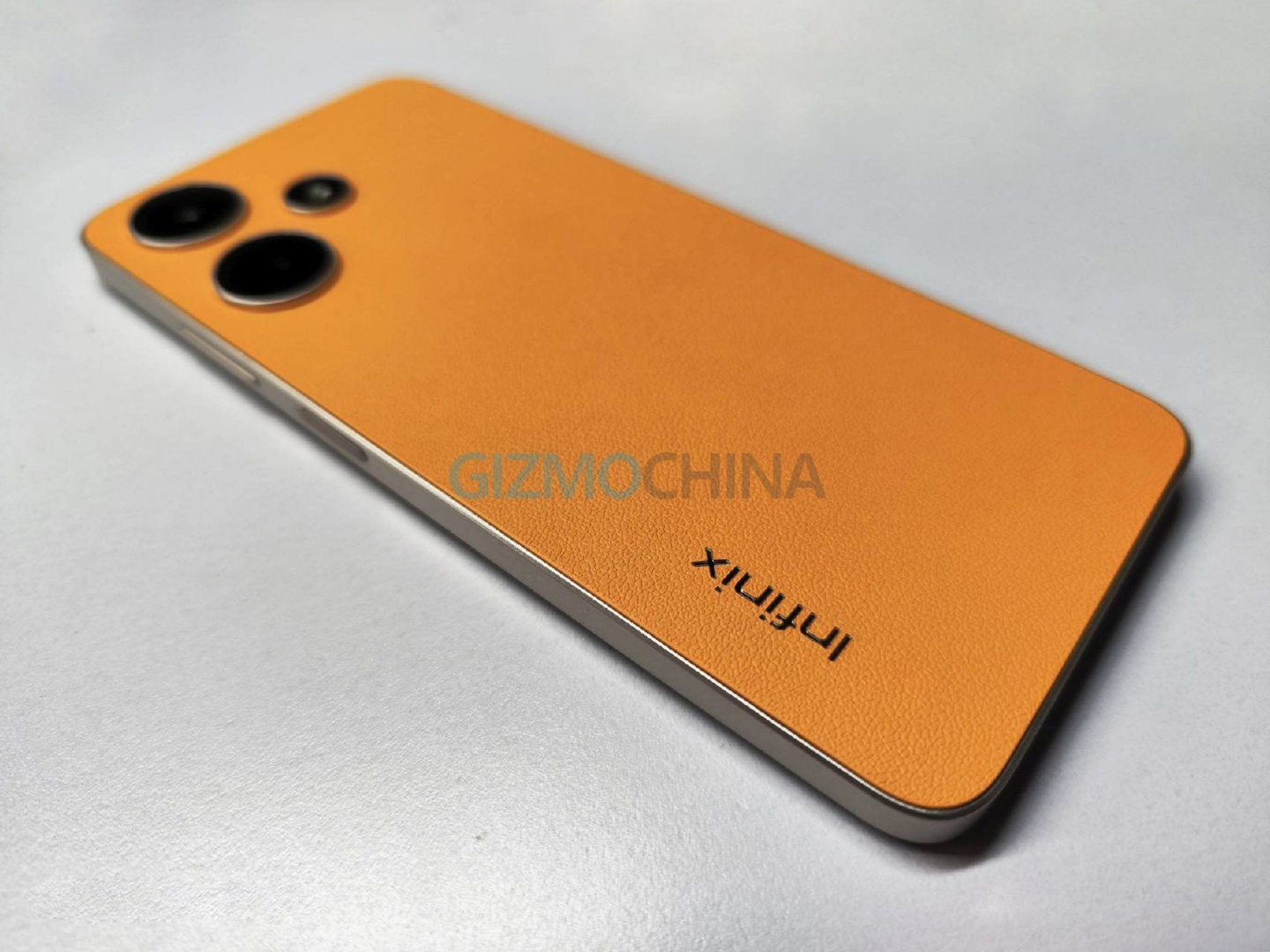 传音 Infinix Hot 30i 手机曝光：将有橙色素皮款，后置双摄相机 - 通信终端