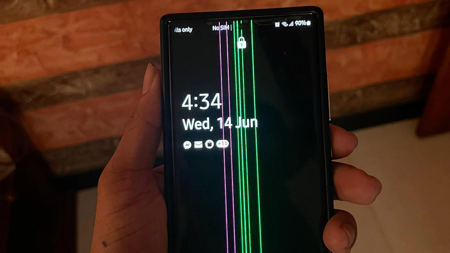 用户反映Galaxy Note 20 Ultra手机出现绿线，三星为其免费更换屏幕 - 通信终端