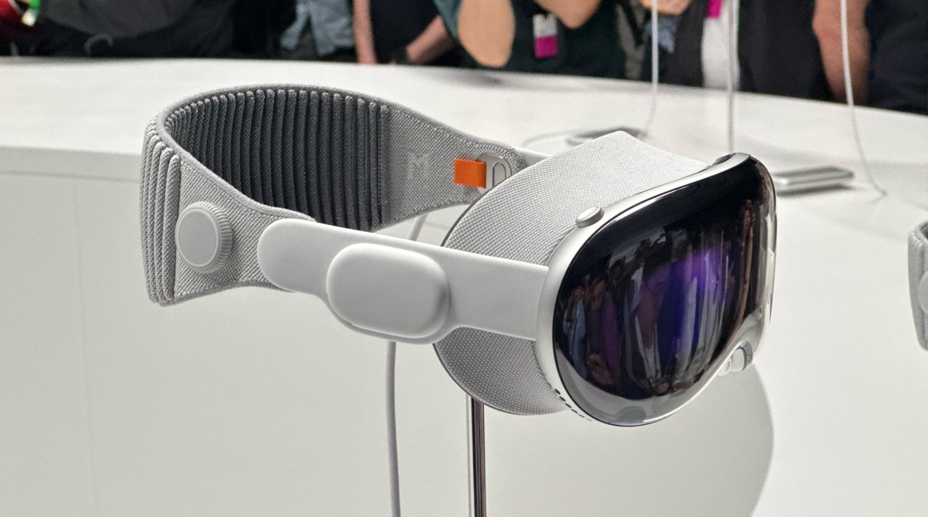 消息称苹果曾考虑为 Vision Pro 配备 VR 控制器，但最终放弃 - 通信终端