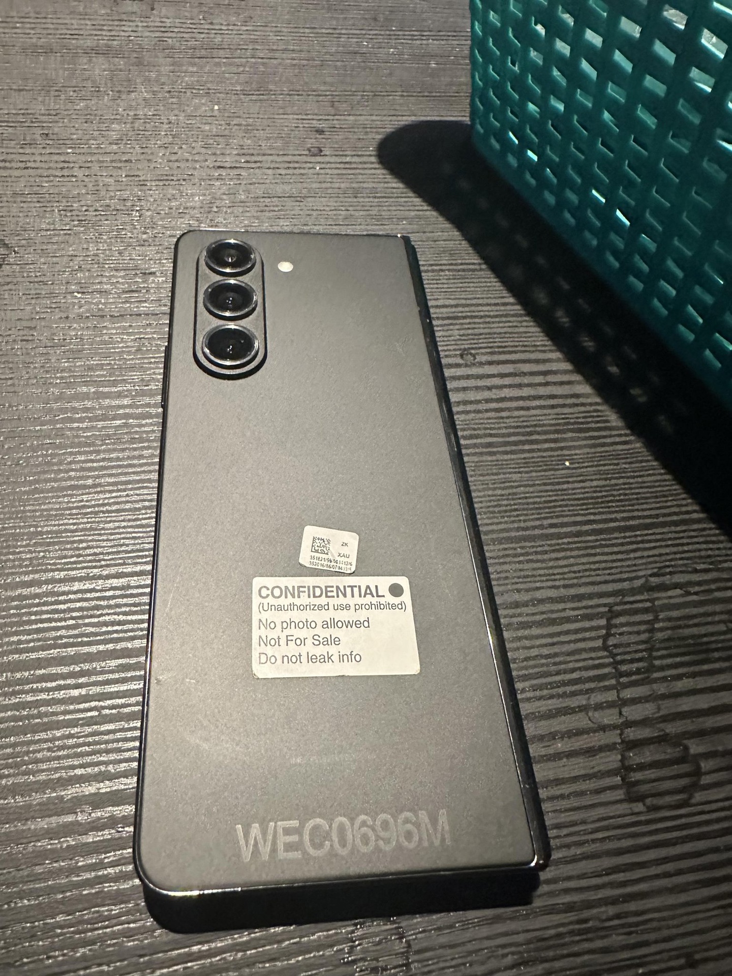 三星 Galaxy Z Fold5 可折叠手机真机照再曝光 - 通信终端