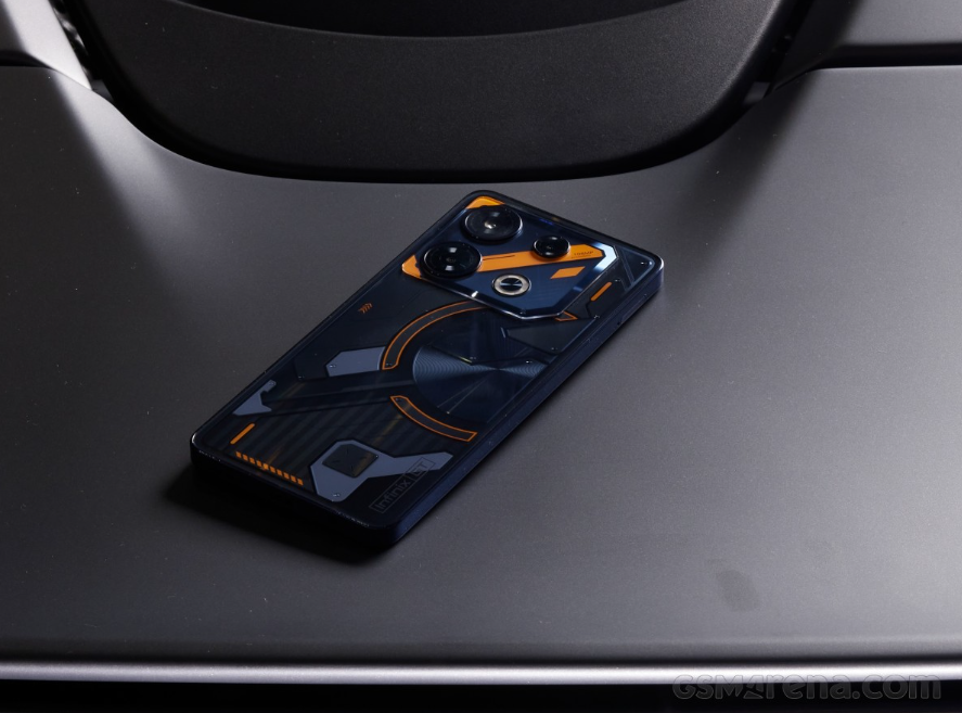 传音Infinix GT 10 Pro手机曝光：半透明机身设计，具有“游戏美学” - 通信终端