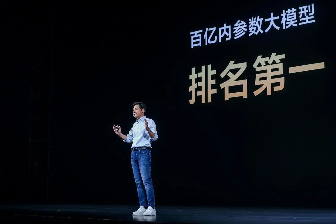 小米宣布科技战略升级，新一代折叠屏、仿生机器人、端侧大模型等重磅亮相 - 通信终端