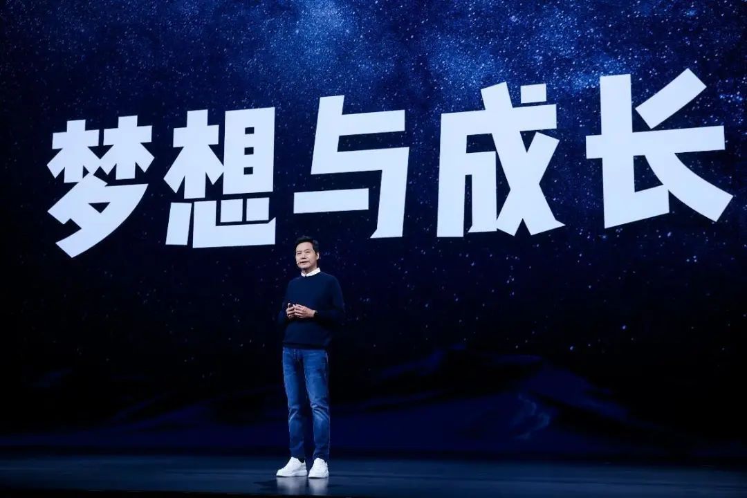 小米宣布科技战略升级，新一代折叠屏、仿生机器人、端侧大模型等重磅亮相 - 通信终端