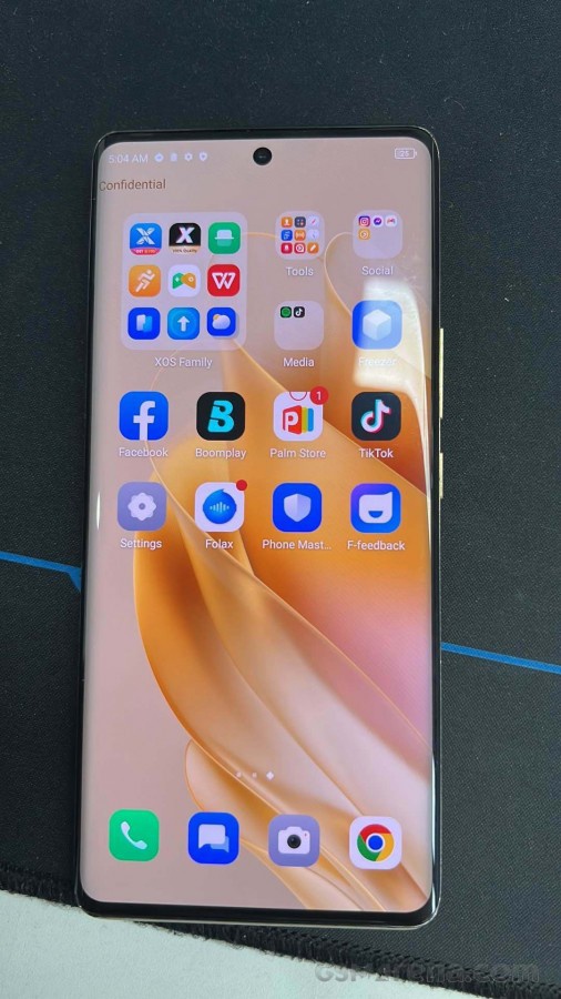 传音Infinix Zero 30 5G手机真机照曝光：配备5000万像素自拍摄像头和 12GB 内存 - 通信终端