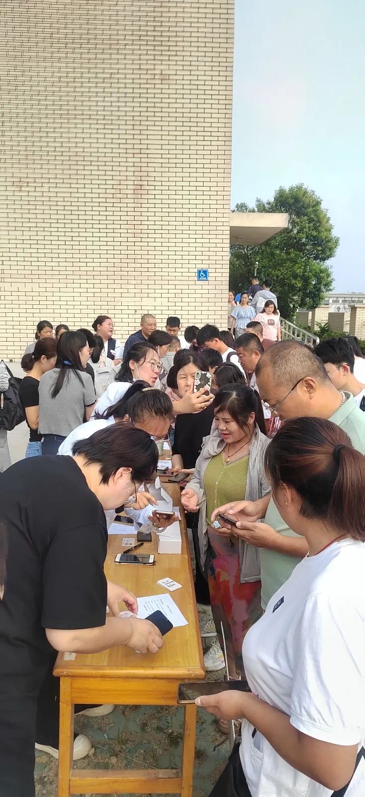 连云港连云移动：暖心服务进校园 全力护航“秋开” - 江苏