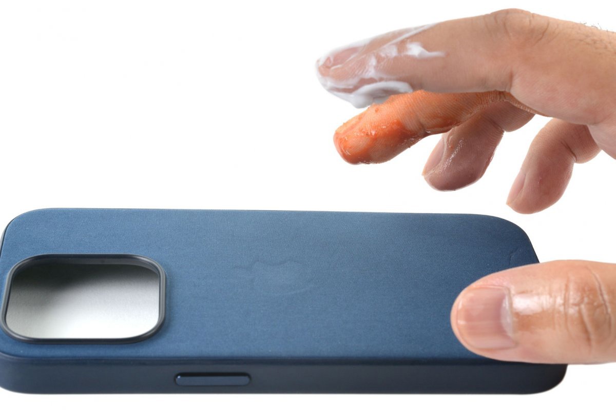 广泛差评：苹果iPhone15精织斜纹保护壳“一团糟” - 通信终端