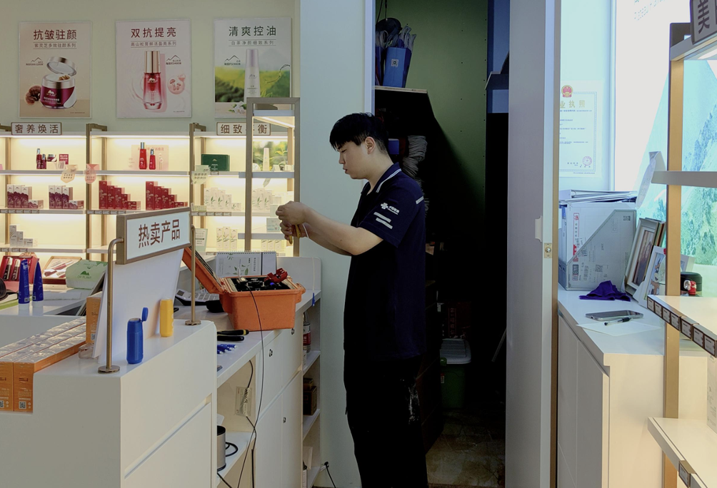星光不负赶路人，匠心服务千万家―记河北保定联通智家工程师王小东 - 河北