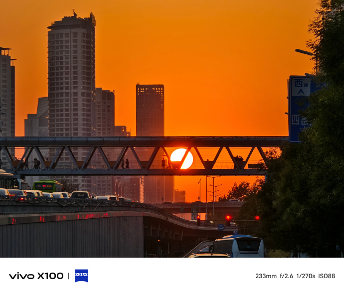 vivo X100 Pro手机外观及拍摄样张公布，橙、蓝配色 + 曲面屏设计 - 通信终端