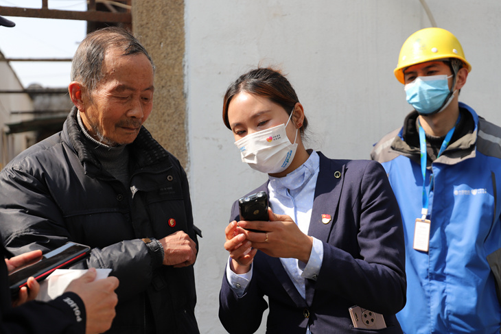 “师徒结对”学雷锋，共建“电水气讯”党员服务队 - 江苏