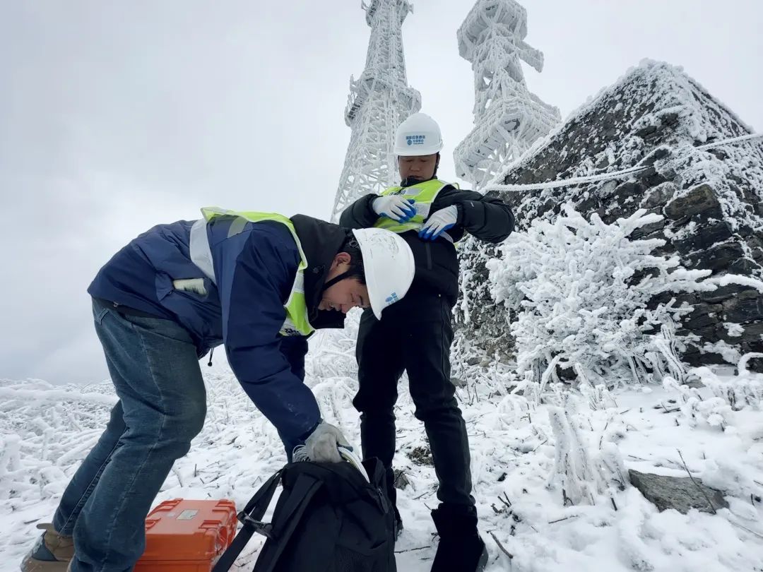 迎战冰雪霜冻天气 中国移动暖心守护万家灯火团圆夜 - 中国移动