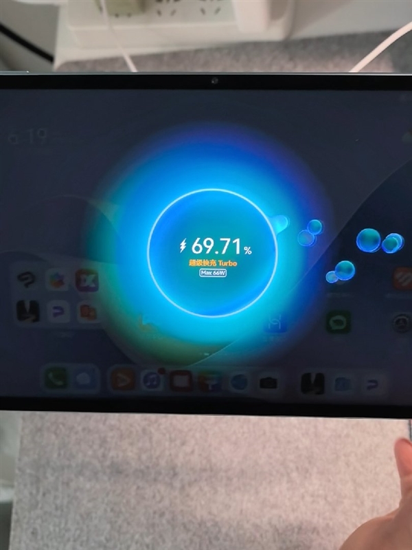 华为新平板官宣22.5W快充 博主实测轻松上66W:网友点赞