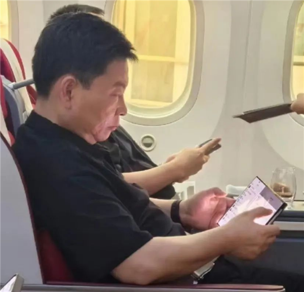 华为将发布首款非凡大师折叠屏:华为Mate XT非凡大师官宣!三折手机来了