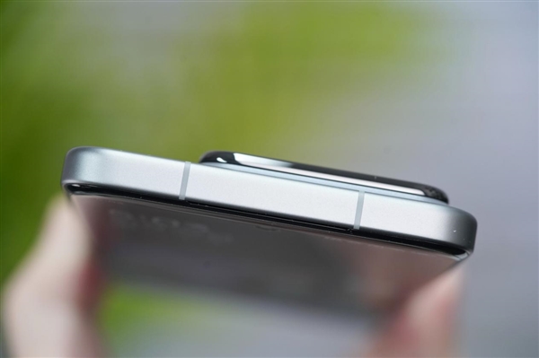 等深四曲 手感太清爽!小米15 Pro图赏