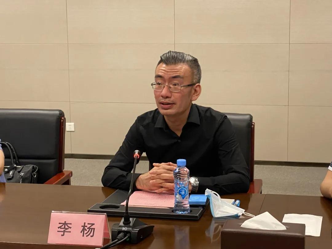 发布会上,中国通信工业协会副会长李杨告诉记者,为抢占智能化产业发展