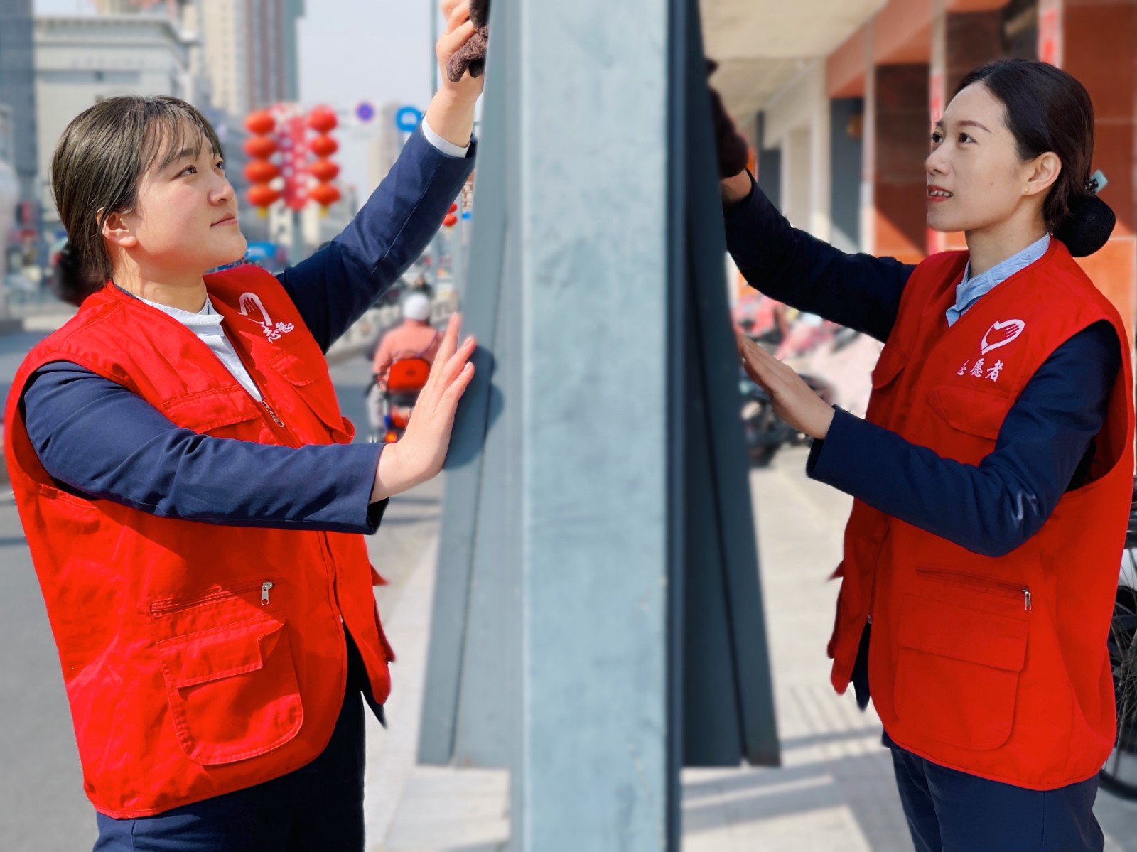连云港移动海州营销中心开展“与爱同行”志愿服务活动 - 江苏