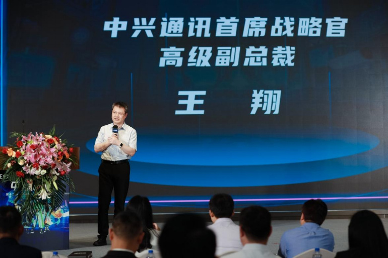 ����ͨѶ��ϯս�Թ١��߼����ܲ� ���� �´�