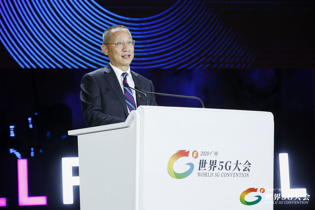 中国移动总经理董昕在会上进行演讲