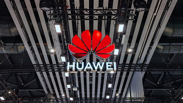 ��Ϊ���ܲ�����Ƶ��������ɫ��վ�ٵ�C114 2025��ȼ���ͻ�ư�